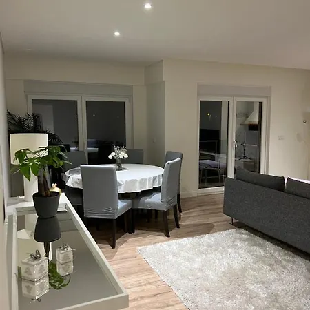 Modern Double With Private Balcony Montijo
