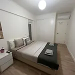 Feel Like Your Modern Next To Expo מונטיז'ו