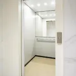 Feel Like Your Modern Next To Expo מונטיז'ו