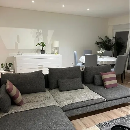 Modern Double With Private Balcony Homestay