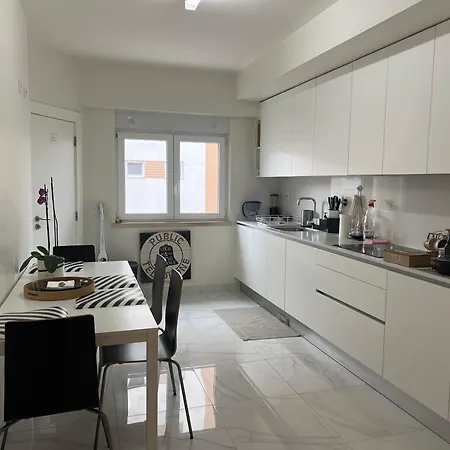 Modern Double With Private Balcony Homestay Montijo