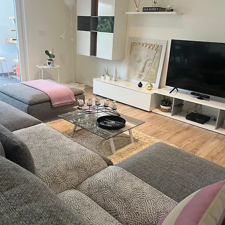 Modern Double With Private Balcony Homestay *
