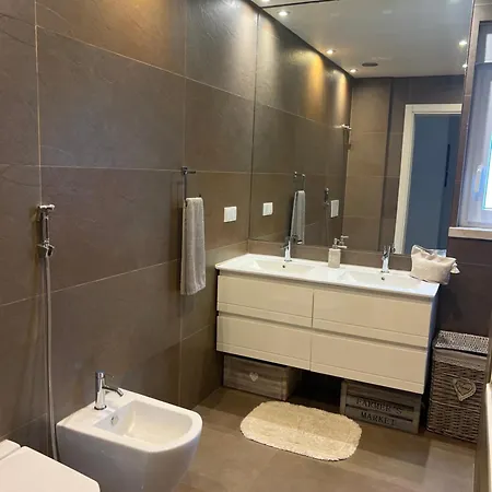 Modern Double With Private Balcony Homestay