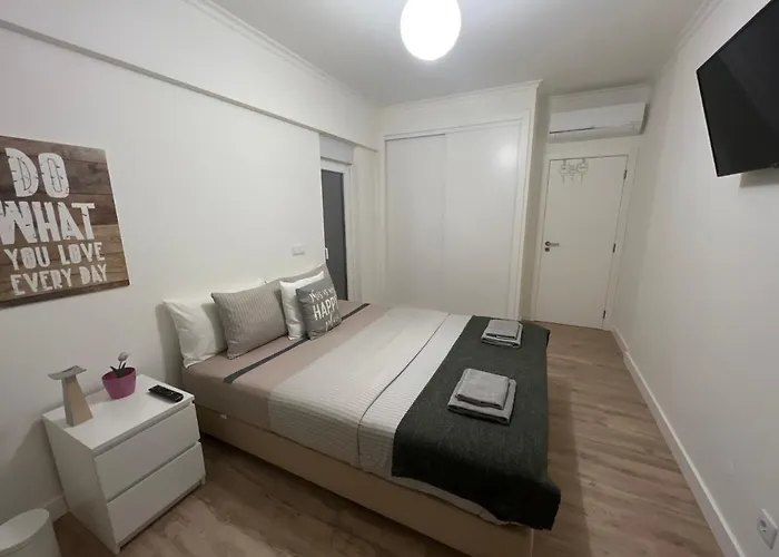 Feel Like Your Modern Next To Expo 蒙蒂茹